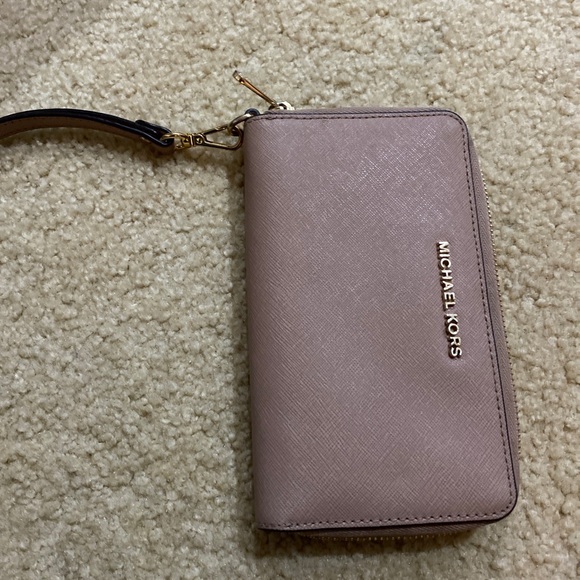 Michael Kors women’s clutch purse - Picture 2 of 5